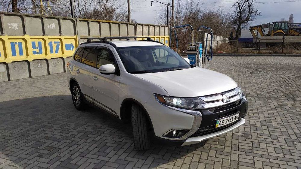 Продам Mitsubishi Outlander 2016 2.4 7 мест