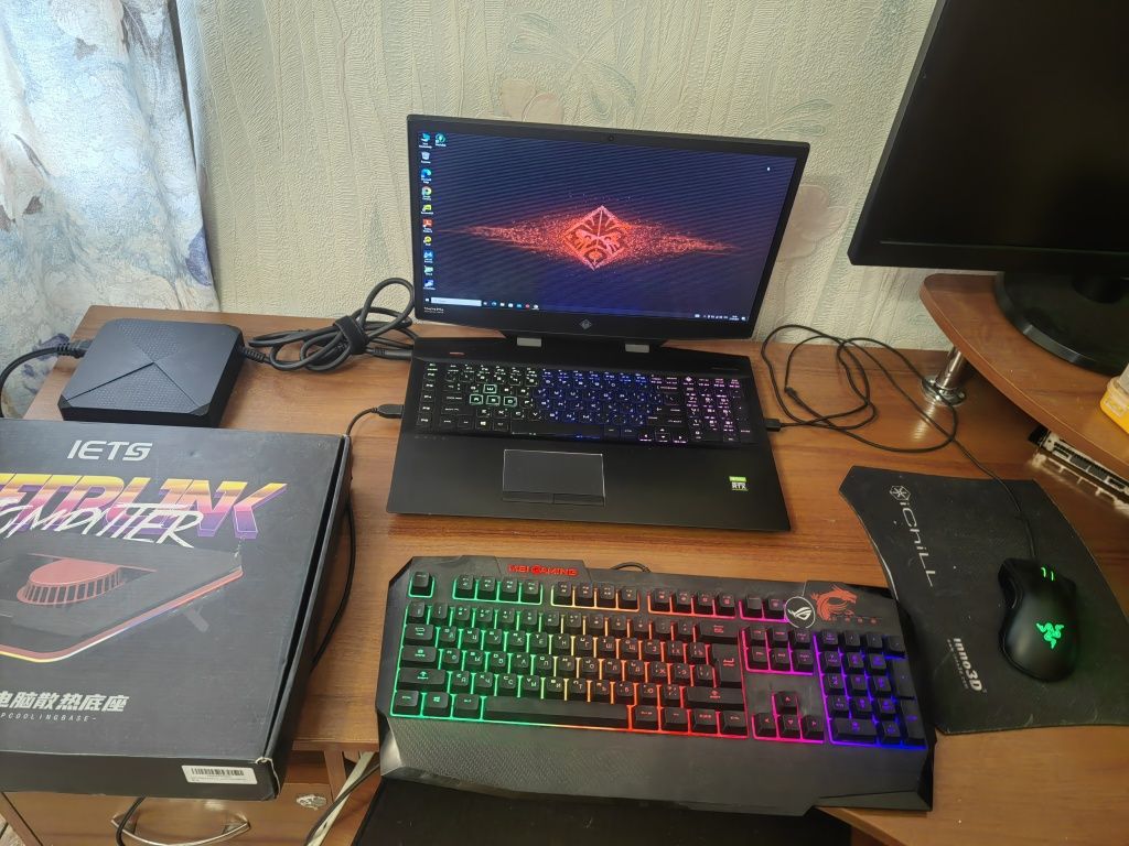 HP omen 17.3"  I9 9880h 16gb rtx 2080 8 ddr5  ssd m2 1t