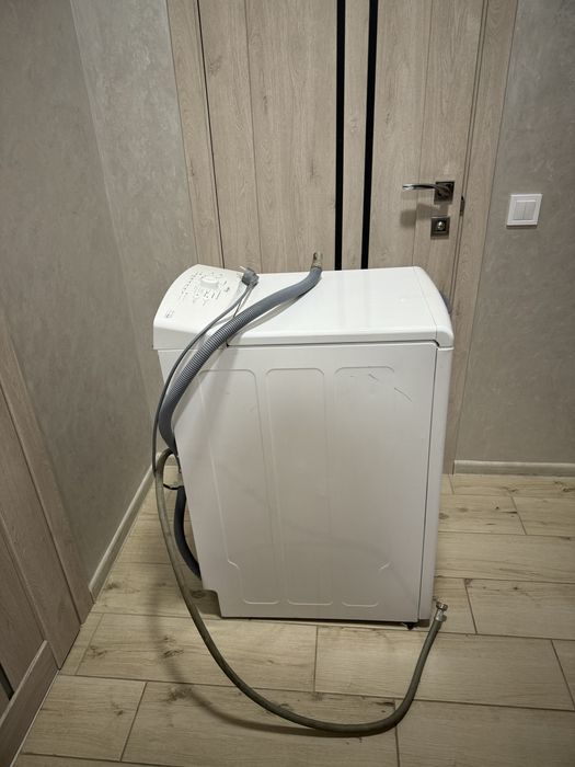 Пральна машина Whirpool в робочому стані