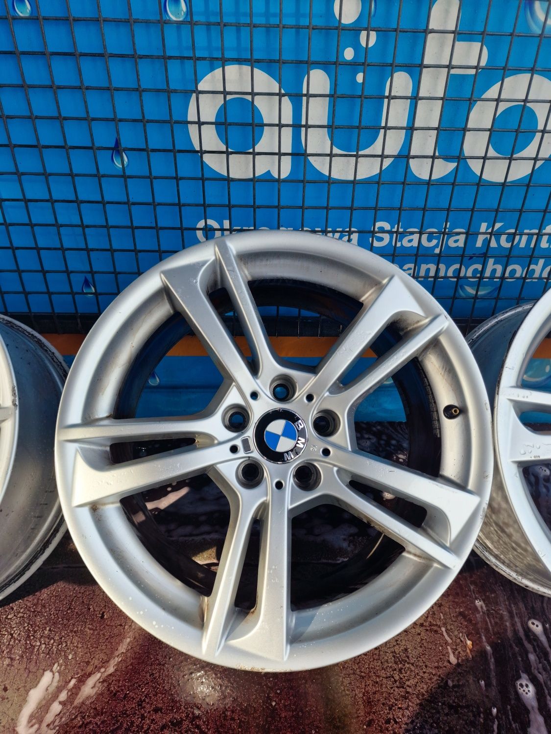 19 5×120 Alufelgi BMW F30 F31 F32 F36 Komplet Orginał