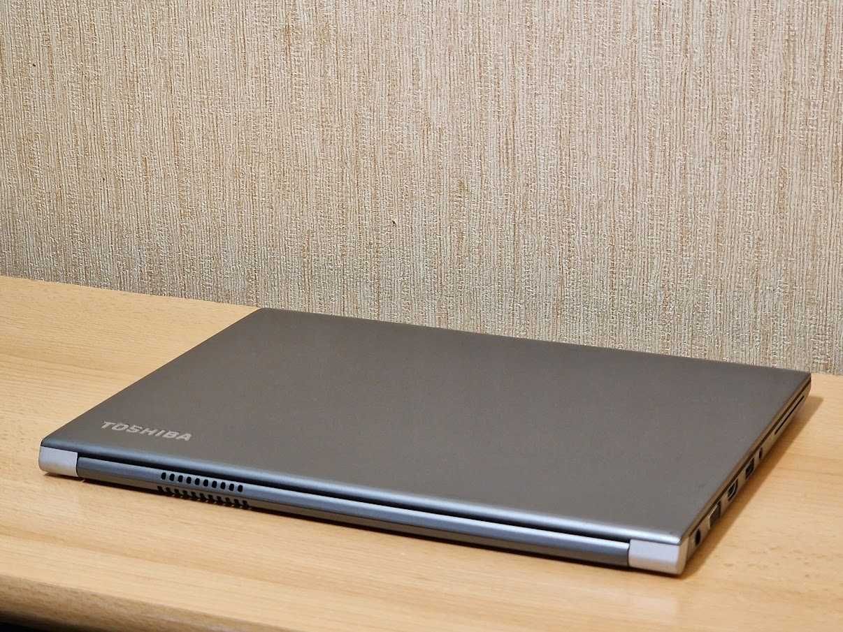 Ноутбук Toshiba Intel Core i5-6200U RAM 8Gb SSD 128Gb Батарея 12 годин