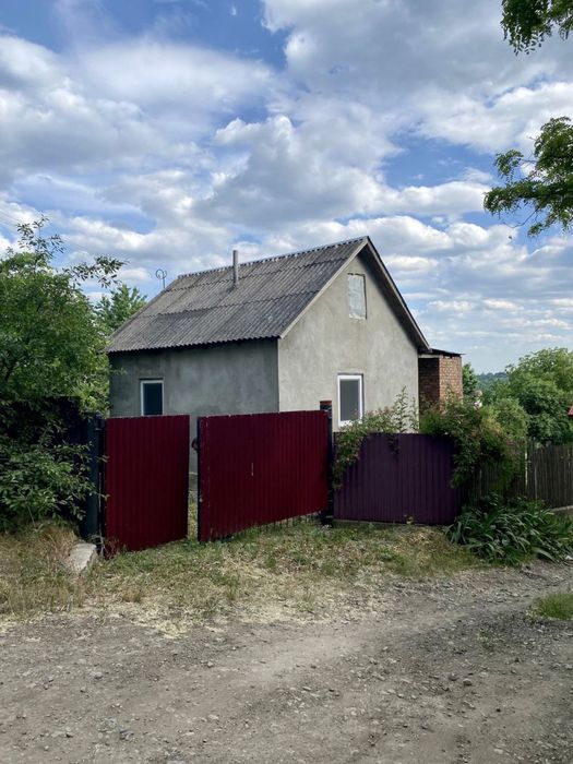 Продам дачу в мальовничому місці біля річки