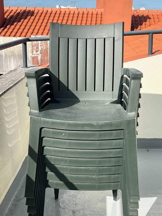 Cadeiras e mesa de jardim/terraço