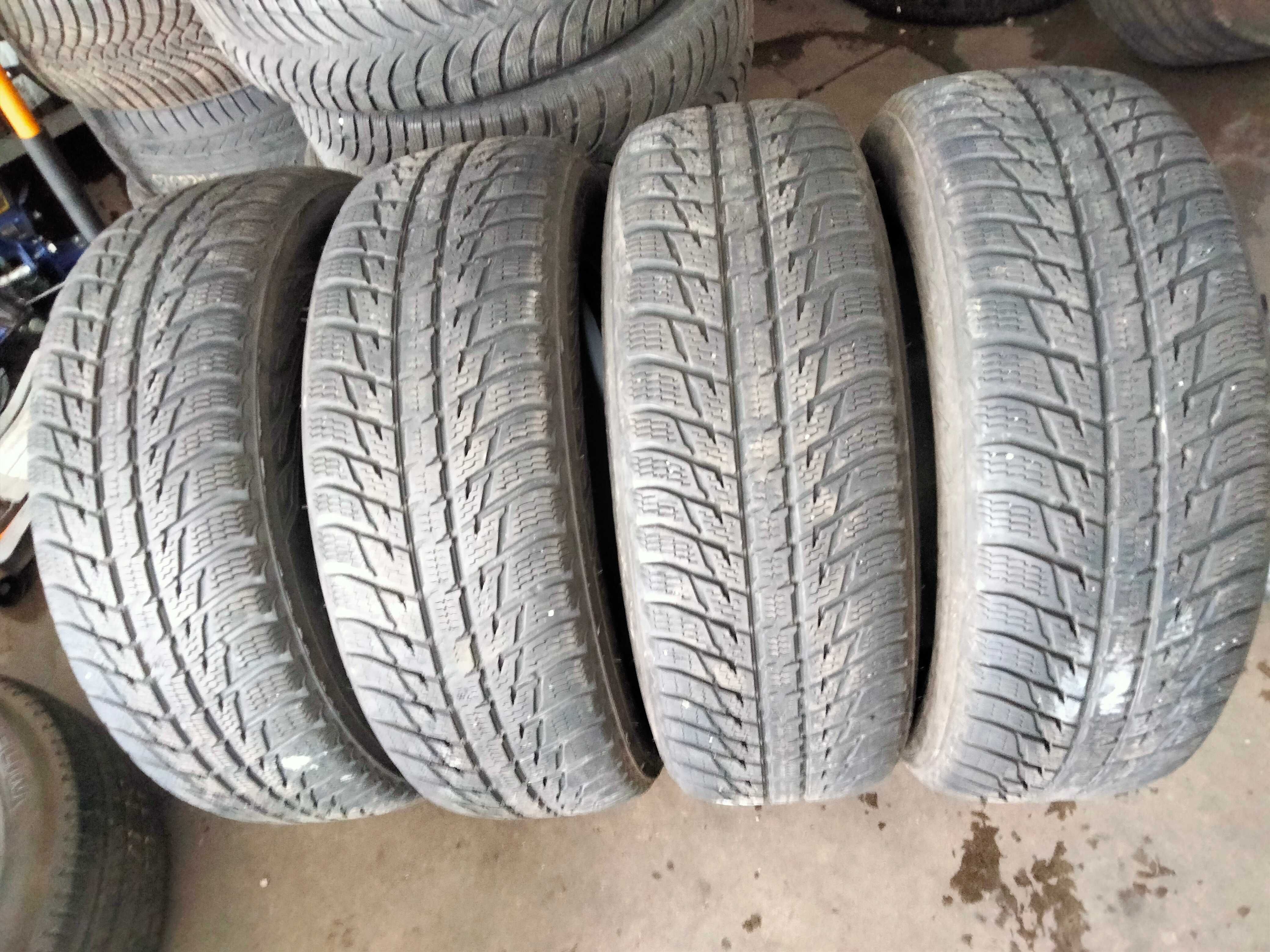 245 65R17 Nokian