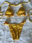 Biquini amarelo torrado