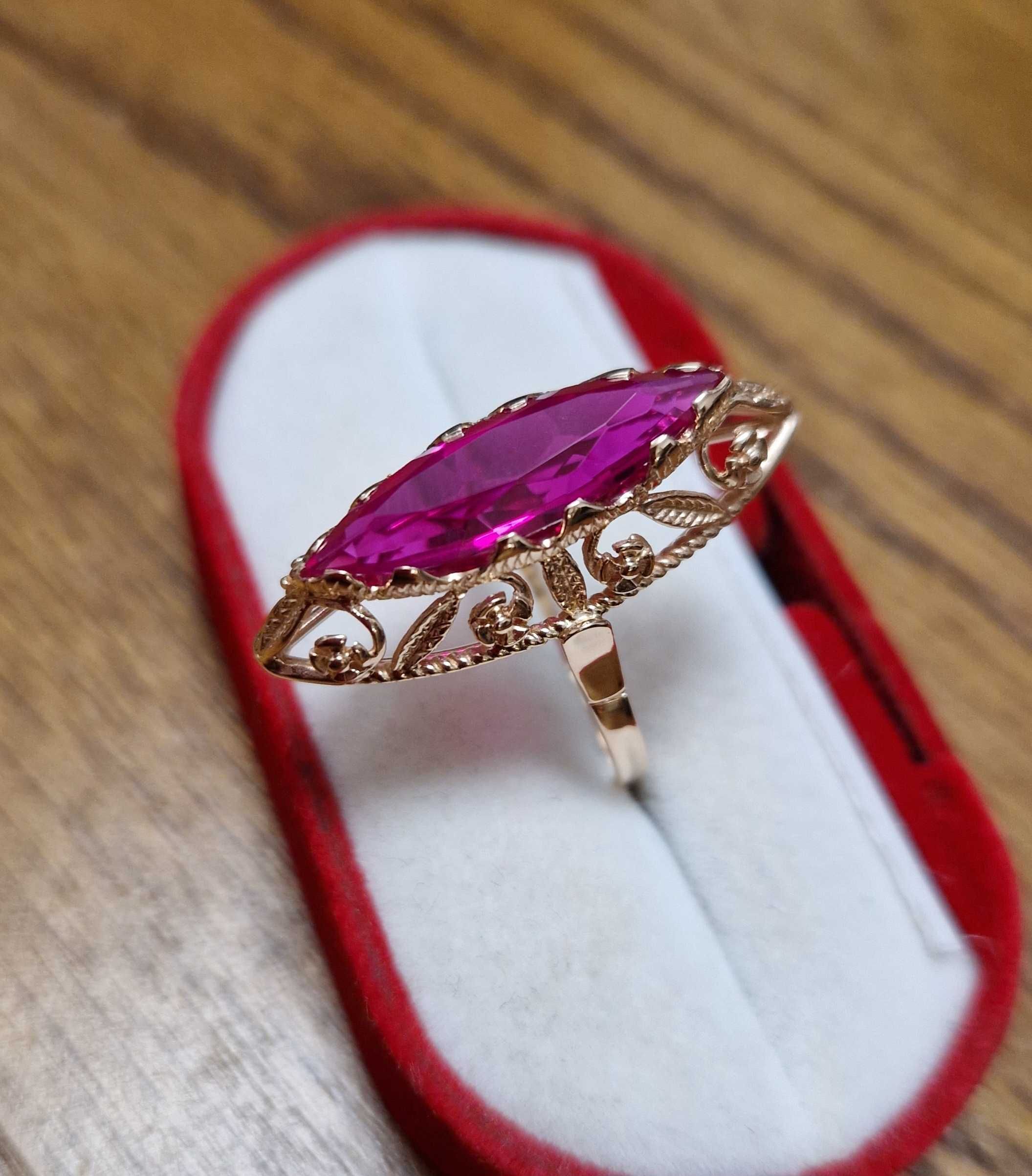Золотое кольцо, перстень, маркиз, времён СССР. 583 проба.