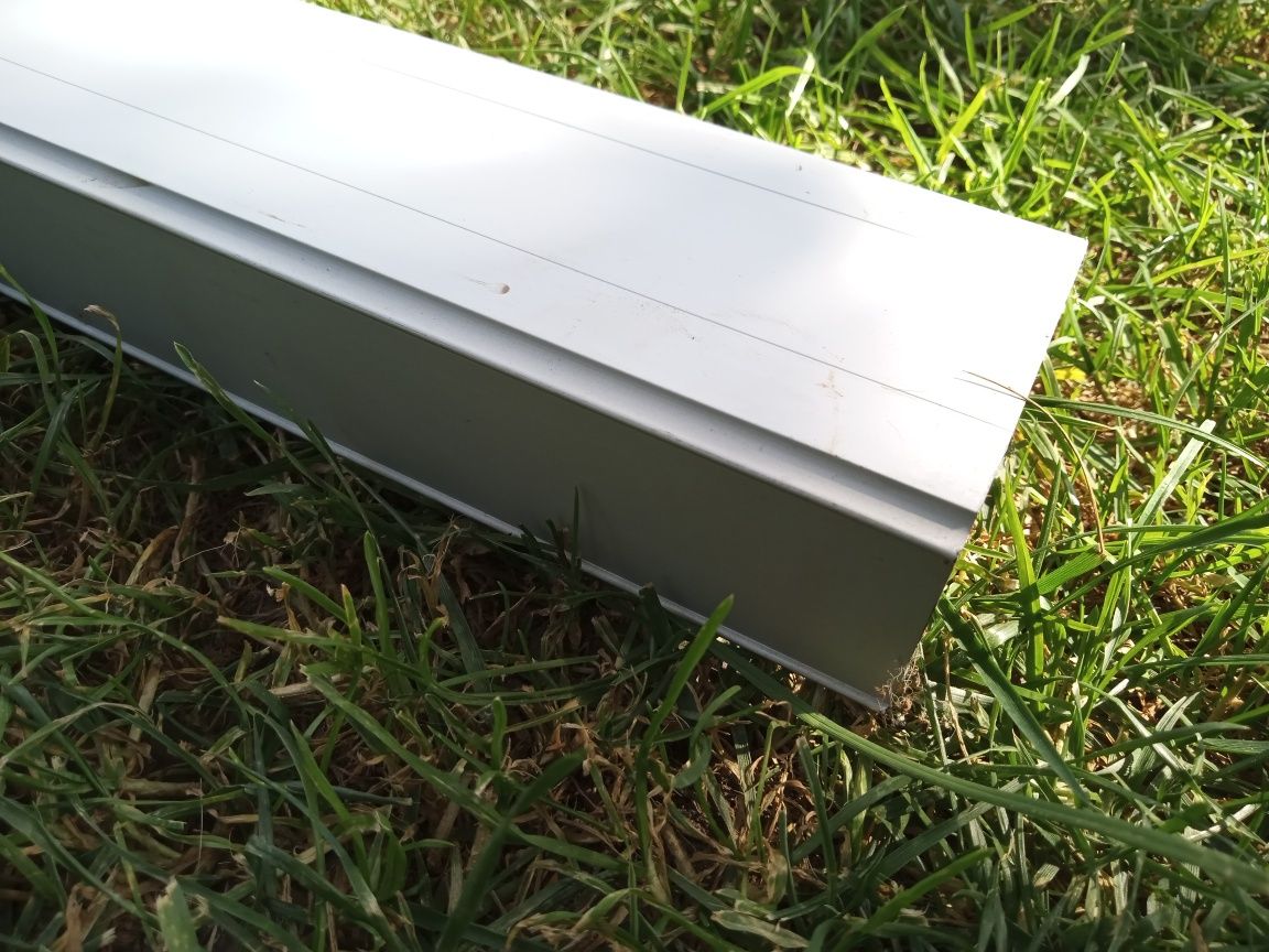 Profil aluminiowy do drzwi przesuwnych 200*8 cm
