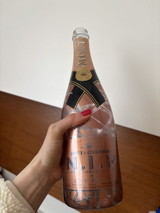 Butelka moet podswietlana