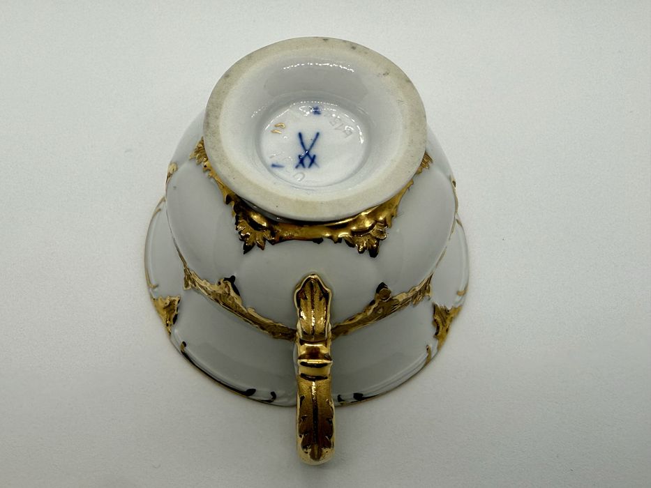 Miśnia / Meissen elegancka filiżanka bogato złocona wzór B-Form