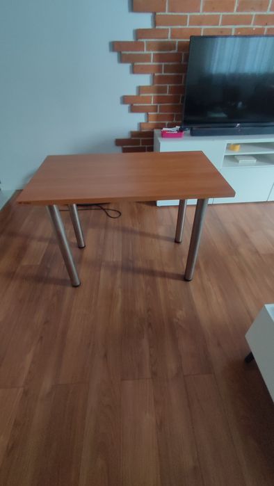 Stół, Biurko z odkrecanymi nogami