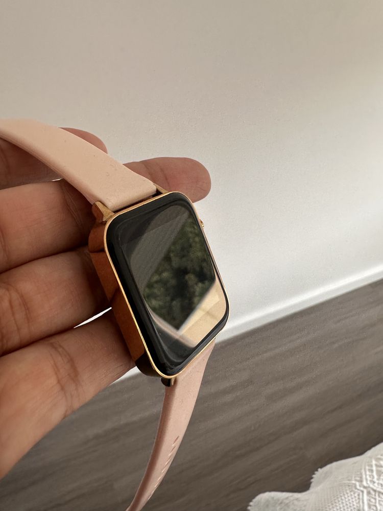 Vendo smartwatch ONE dourado