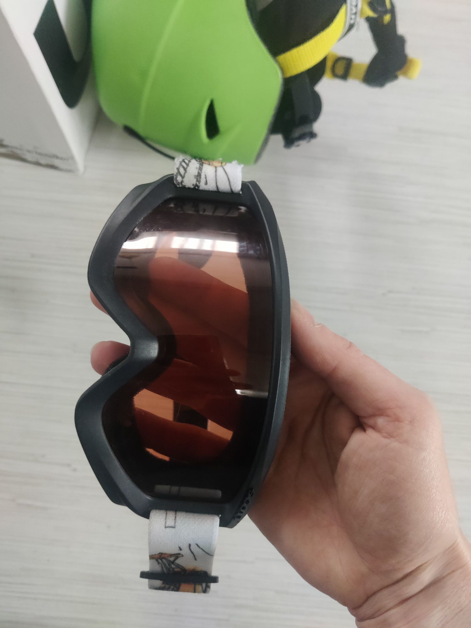 Kask UVEX 52-54cm +gogle Scott