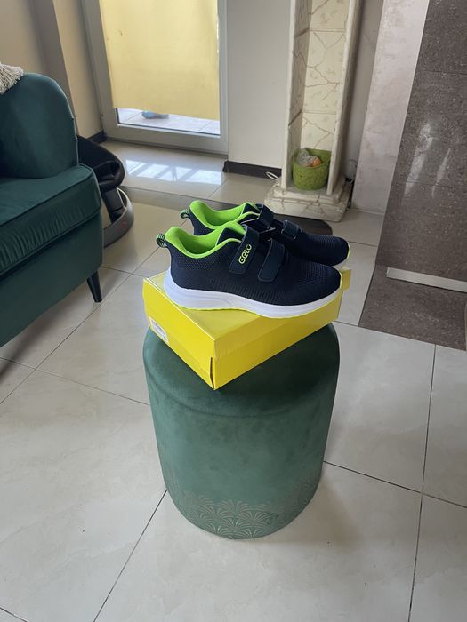 Nowe lekkie adidasy Gelteo roz 36