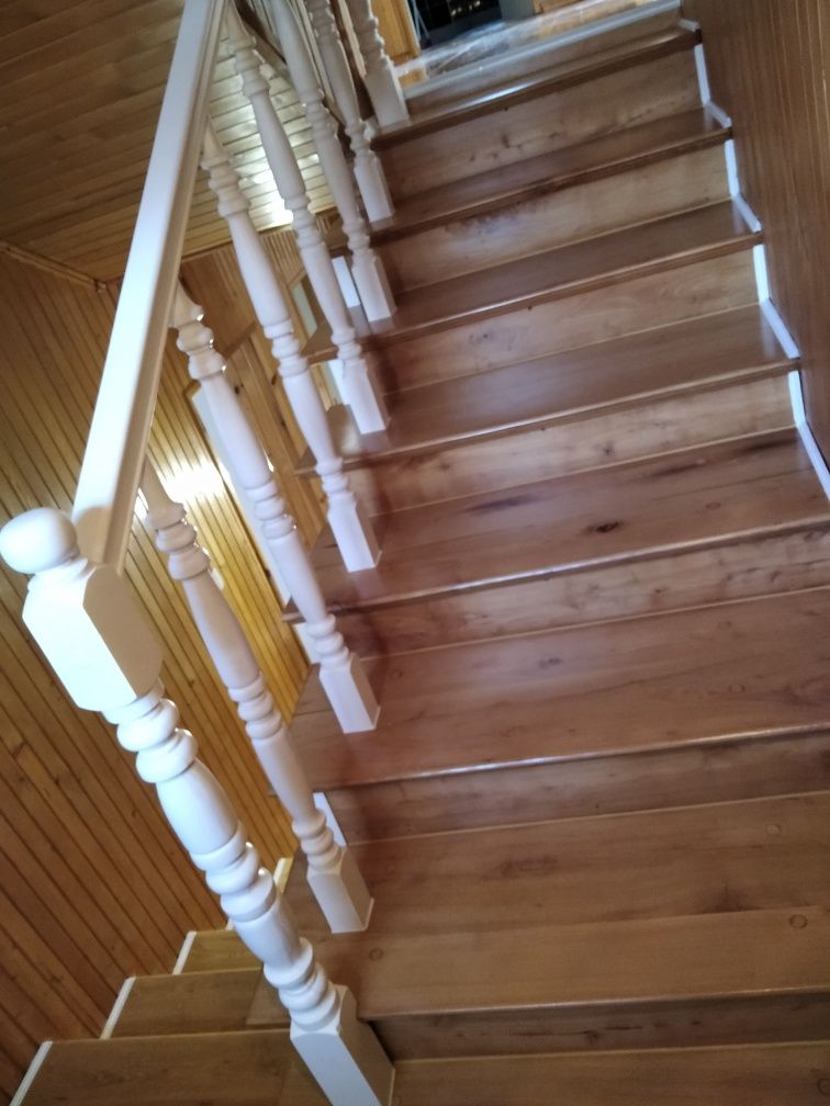 Cyklinowanie podłóg schodów