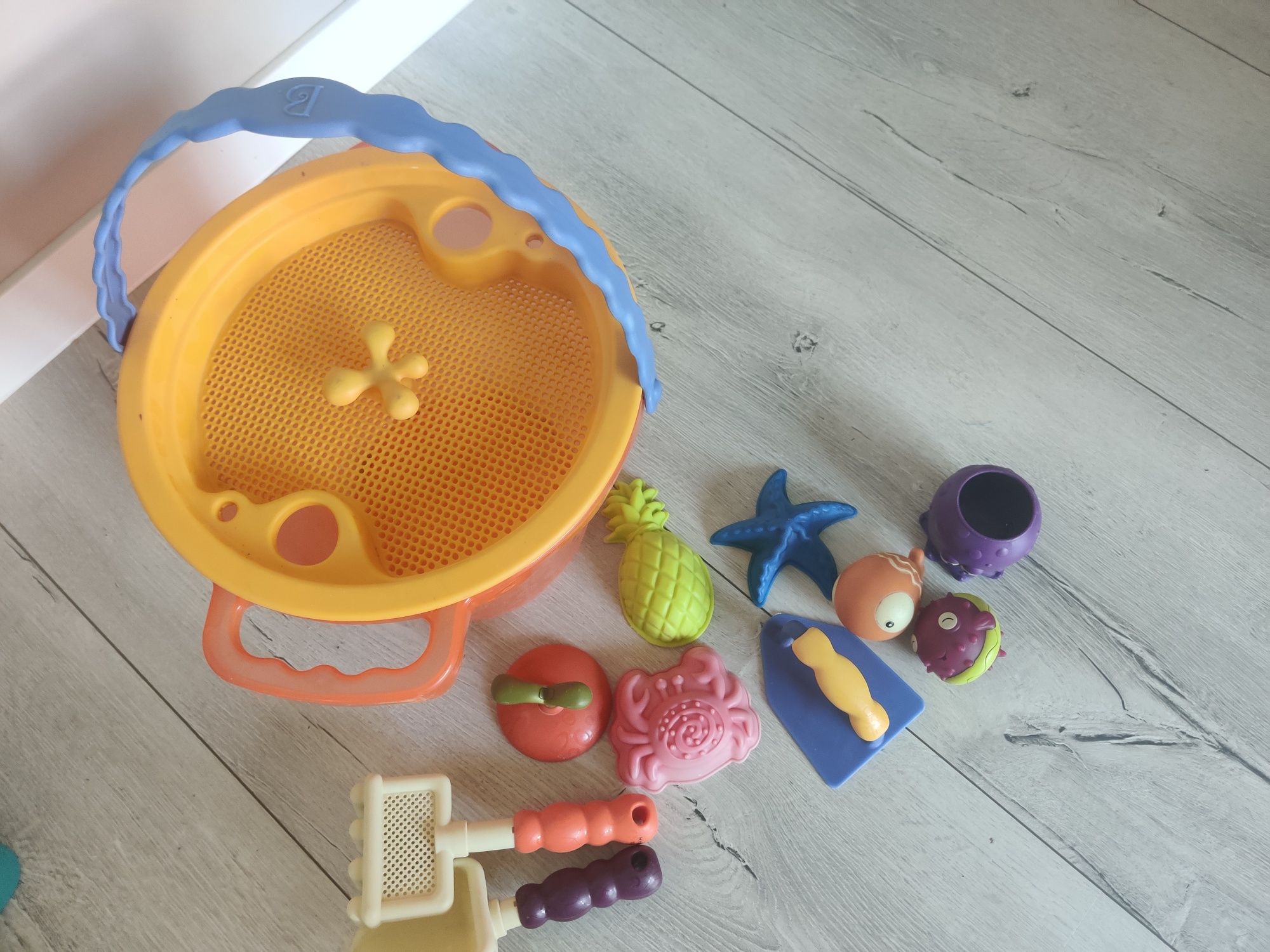 b.toys duże wiaderko do piasku na plażę zestaw