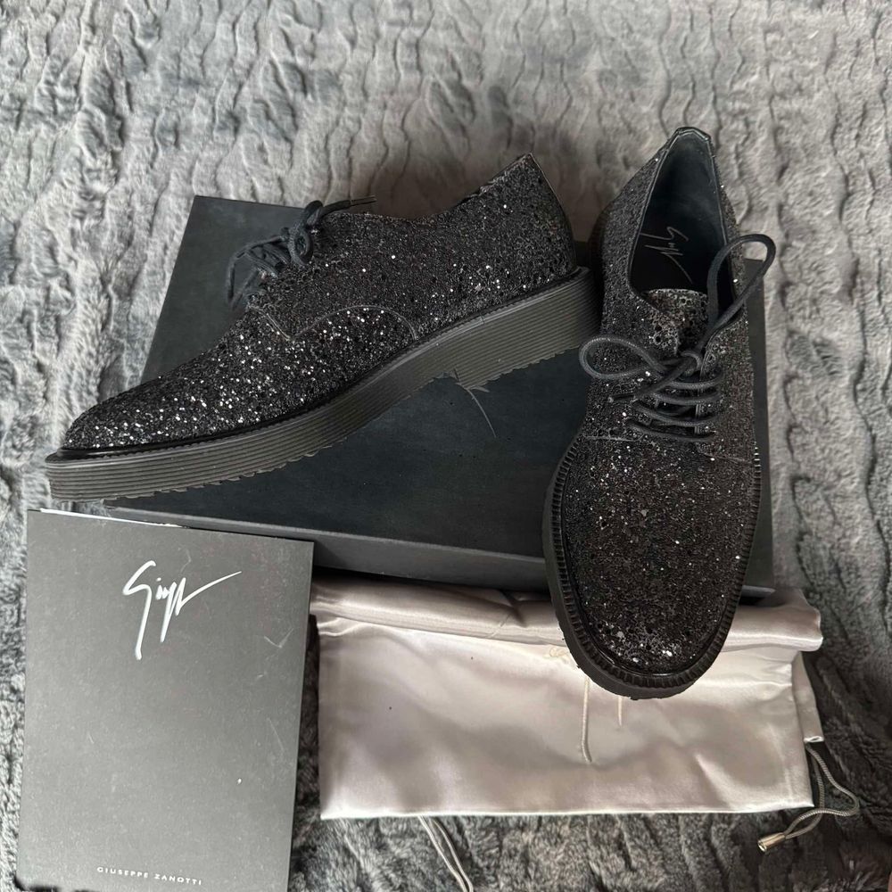 Nowe buty wizytowe Giuseppe Zanotti rozmiar 39 wkładka 25 cm
