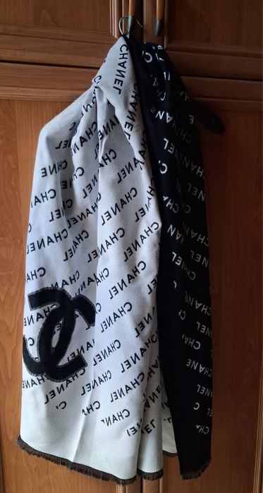 Piekny szal dwustronny Chanel Paris Nowy