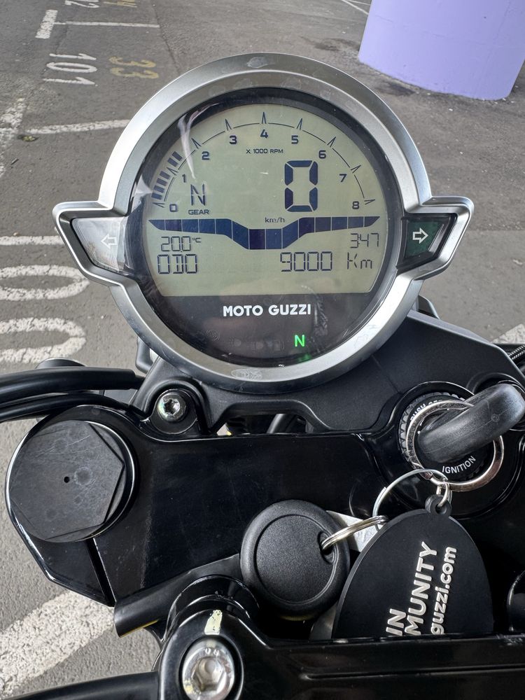 Moto Guzzi V7 850 - Set 2023