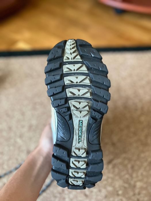 Трекове взуття 36 р
