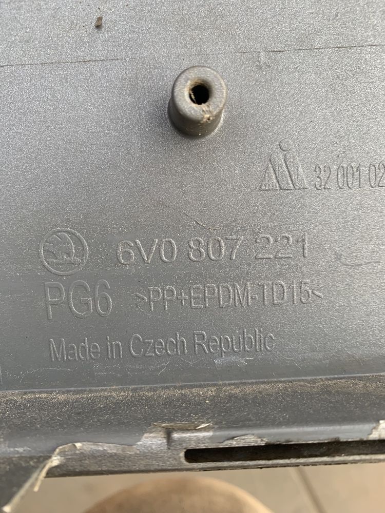 Skoda Fabia III 3 zderzak przedni przód XENON PDC 6V0