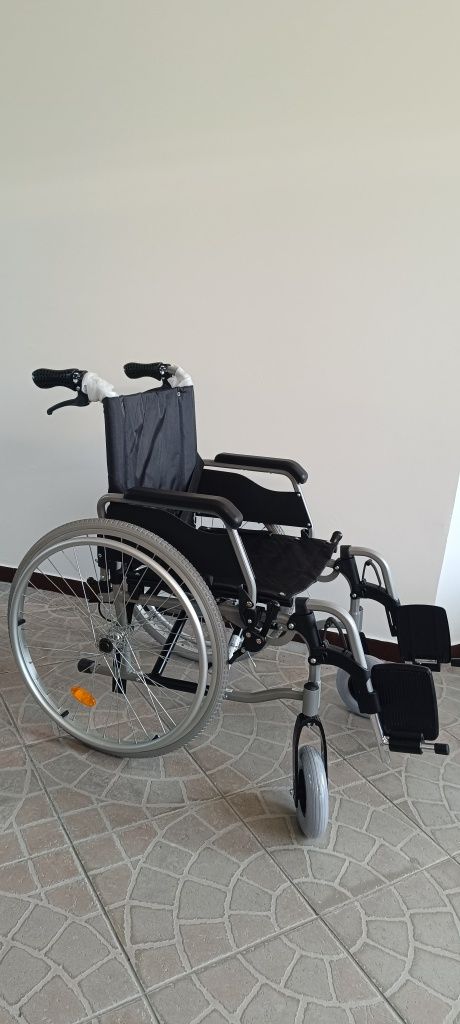 Wózek inwalidzki,nowy Vita Care, rama krzyżakowa ,, wąs antywyw,40 sze