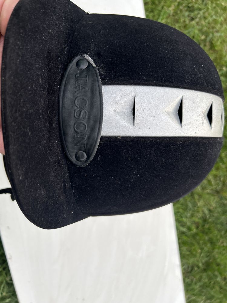 Kask jeździecki firmy Jacson