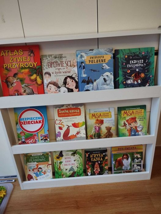 Półka na książki dla dziecka - biała