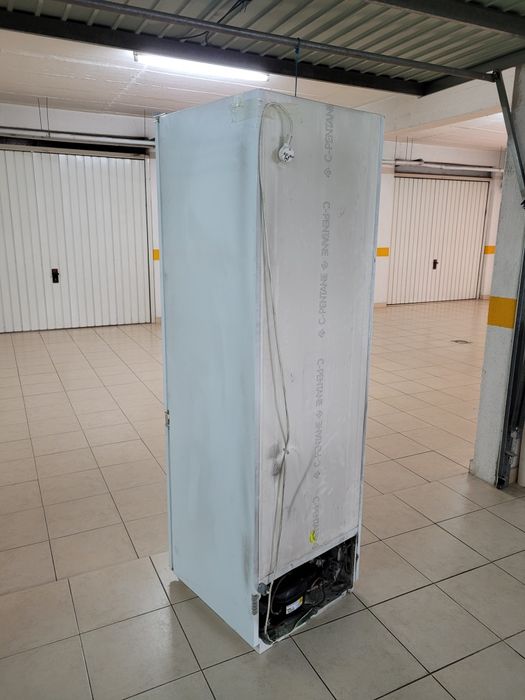 Frigorífico encastrar Ariston