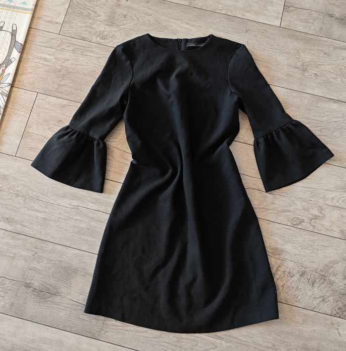 Sukienka Zara xs falbany przy rękawie mała czarna elegancka weselna ko