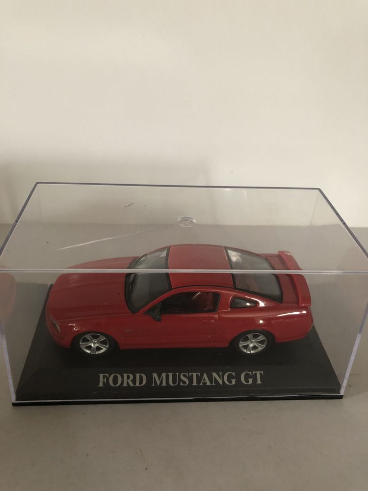 Ford Mustang GT escala 1:43