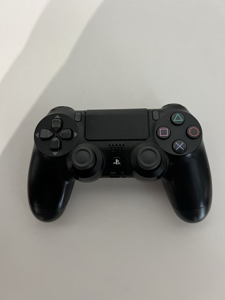 PS4 Slim 1TB em perfeittas condições