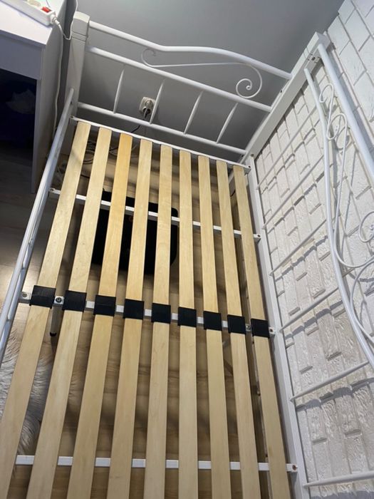 Białe Metalowe Łóżko