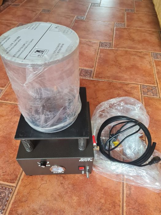 Вібровакуумний стіл. Новый.