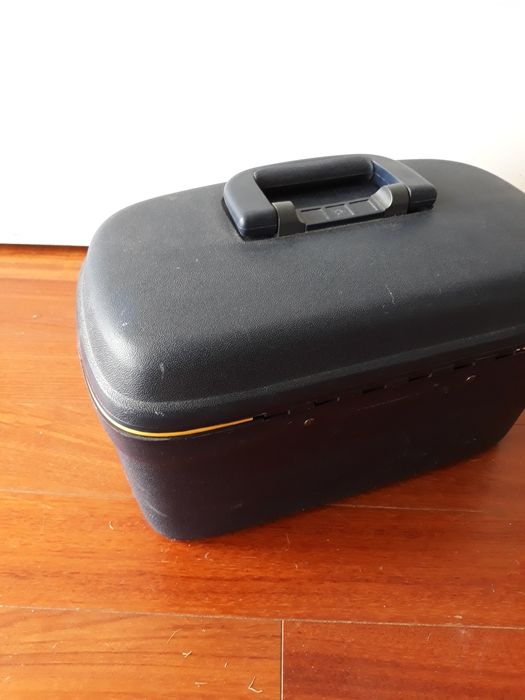 Mala de viagem pequena e segura em plástico rígido