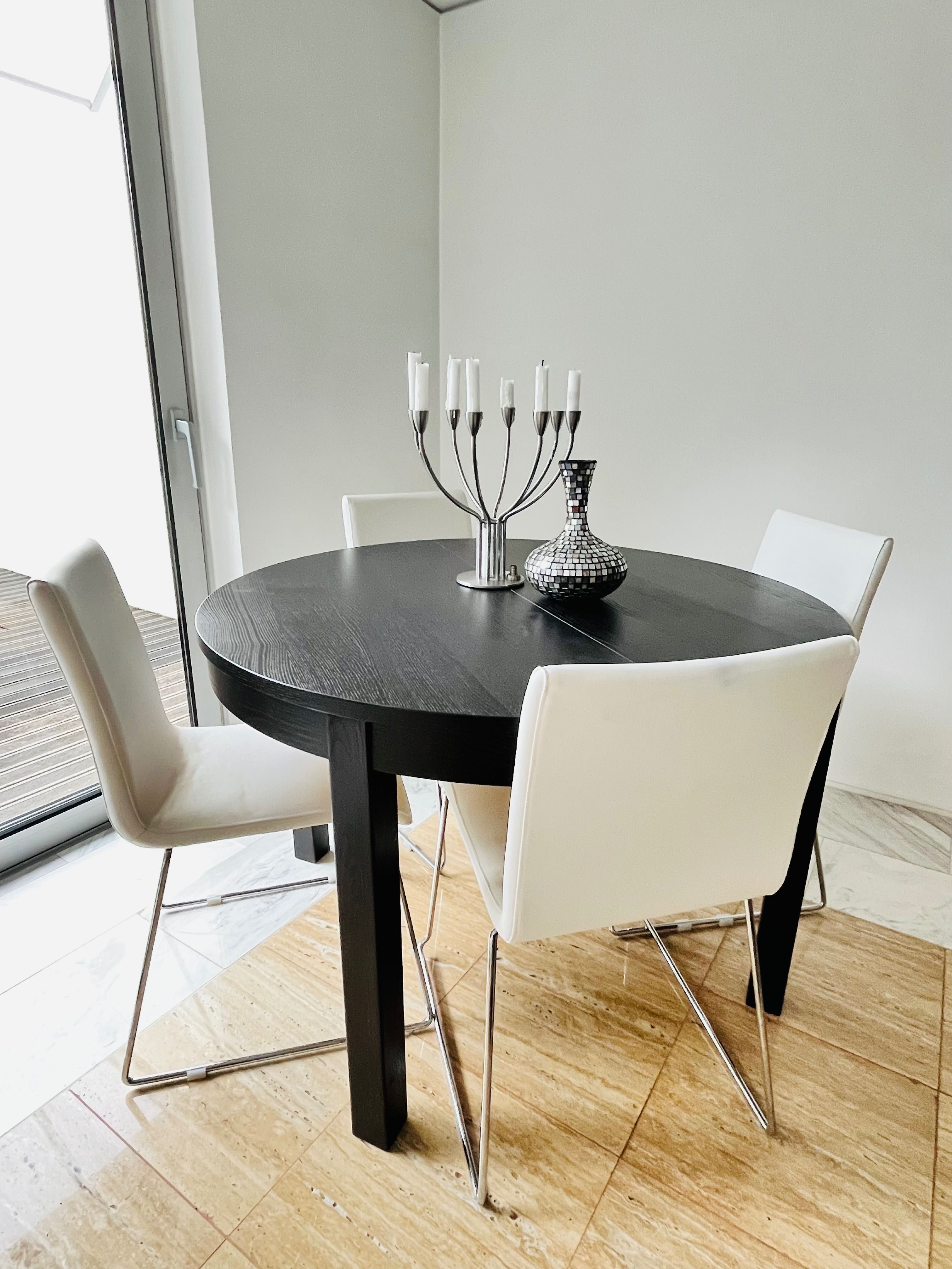 Mesa extensível e 4 cadeiras