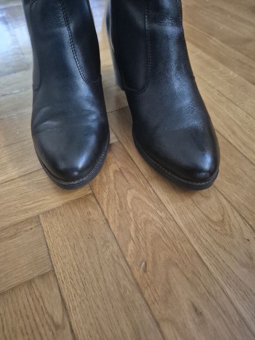 Klasyczne,skórzane botki rozmiar 39