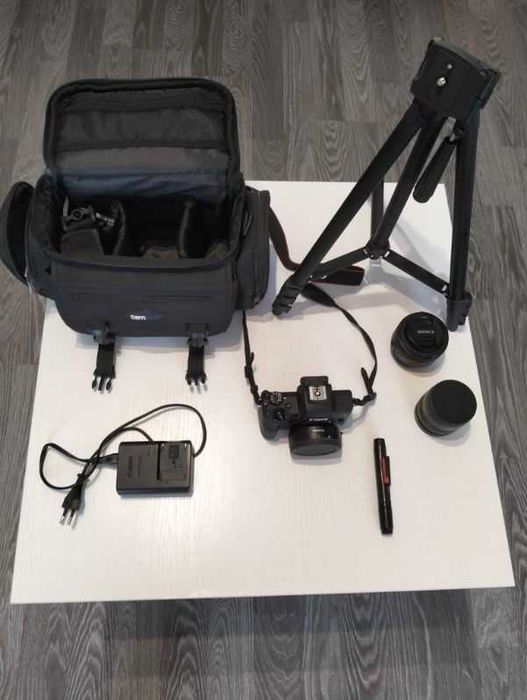 Canon EOS M50 Mark II + 2 obiektywy + statyw + torba – jak nowy!