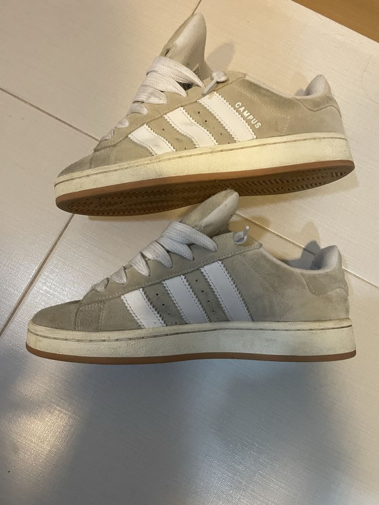 Tensi adidas com muito poico uso , modelo Campus