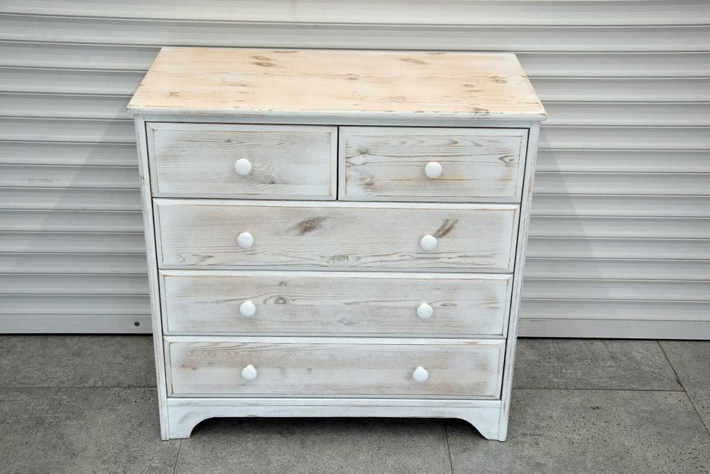 komoda sosnowa z szufladami - jak nowa