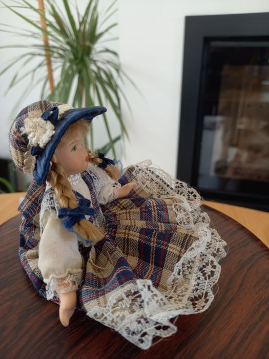 Laleczka porcelanowa