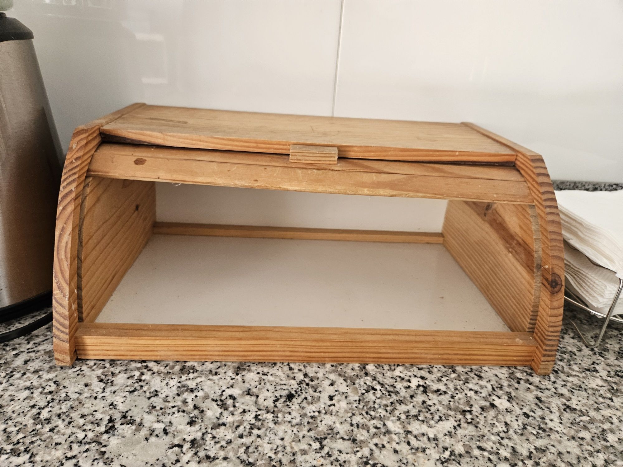 Caixa para cozinha, por exemplo para Pão