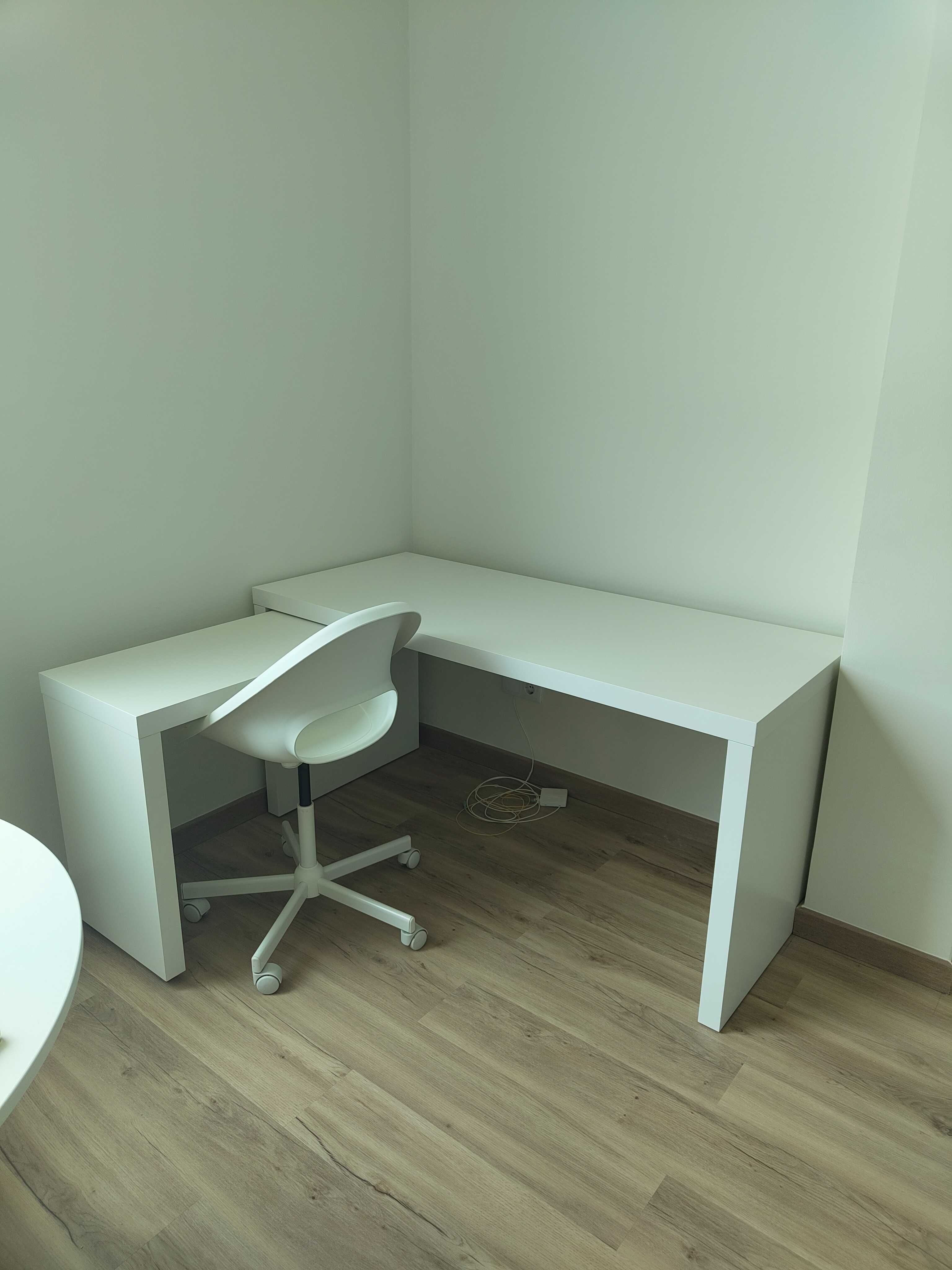 Secretária e cadeira IKEA novos