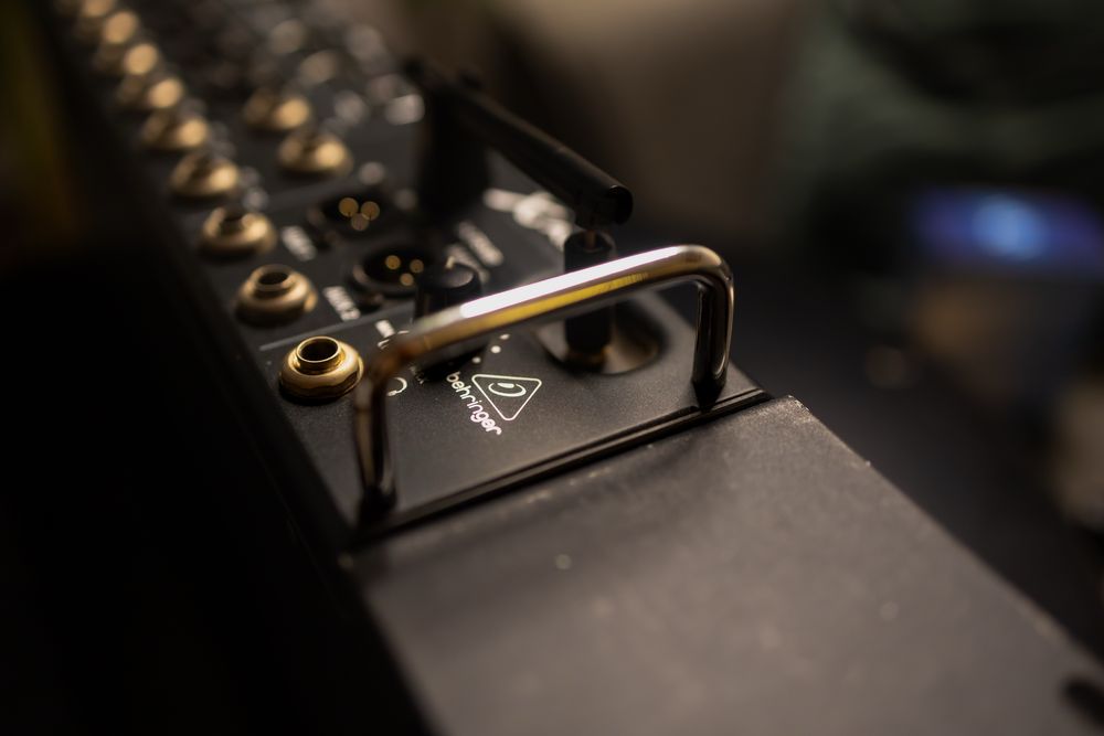 Behringer XR12– mikser cyfrowy WiFi / Tablet / Stagebox