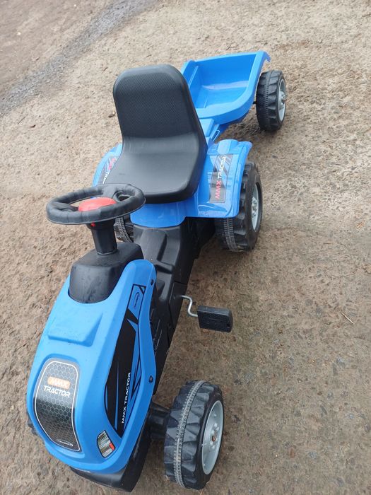 Синій трактор іграшка - авто