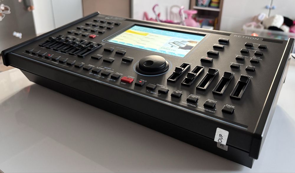 Ketron SD90, mało używany, futerał+dodatkowe 4pendrive ze stylami.