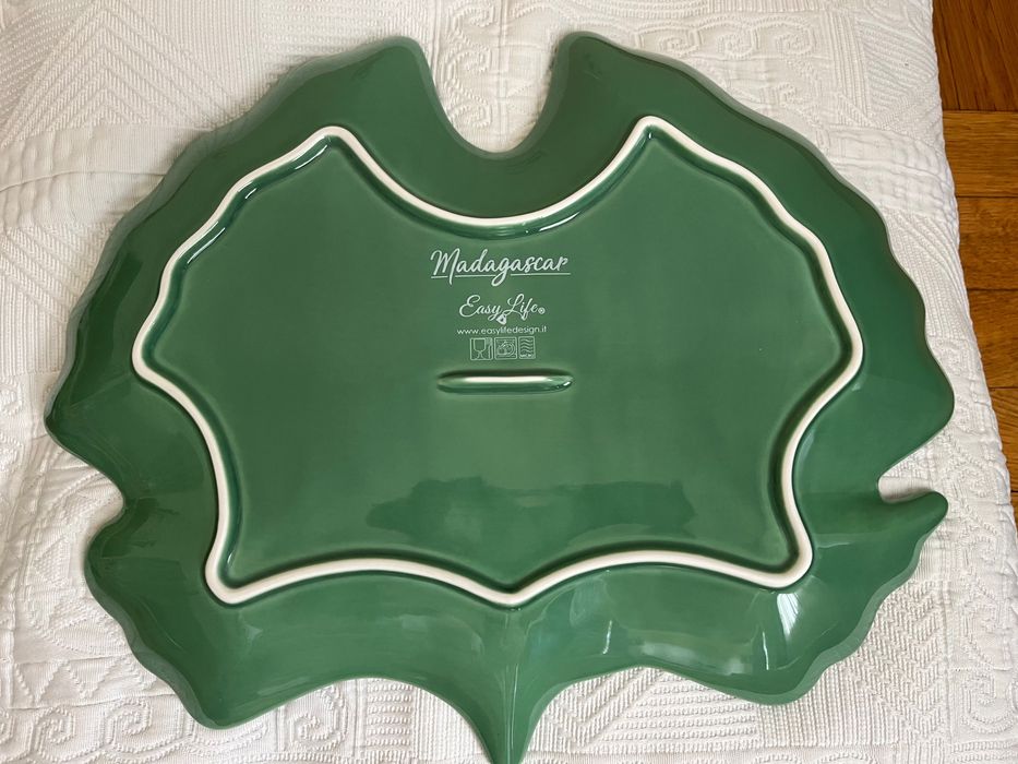 NOWY, ozdobny porcelanowy talerz / patera w kształcie liścia.