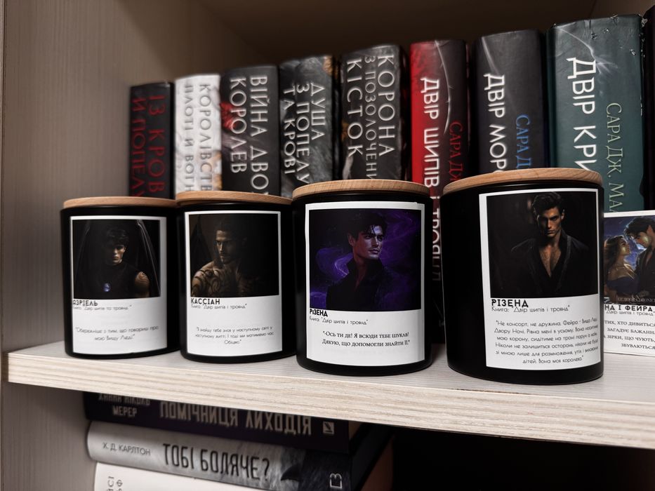 Свічки з книжковими чоловіками / свічка для книголюба