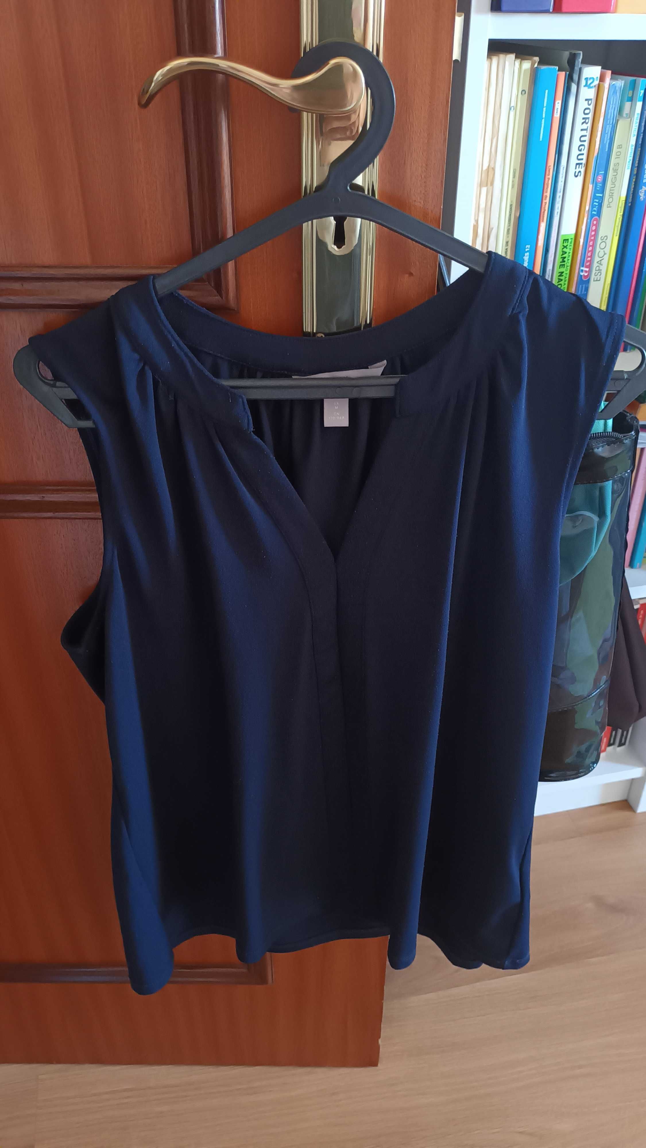 Blusa em azul escuro da H&M
