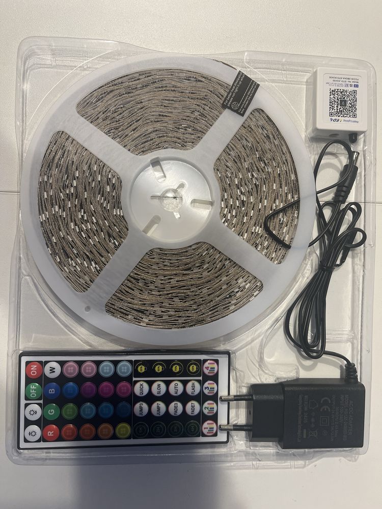 Taśma LED RGB 30m z Bluetooth, Pilotem i Synchronizacją z Muzyką