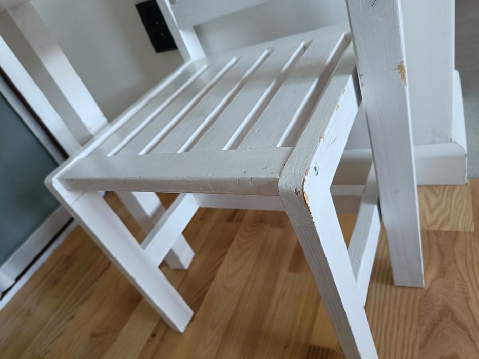 Stolik, biurko, krzesełka bialy zestaw